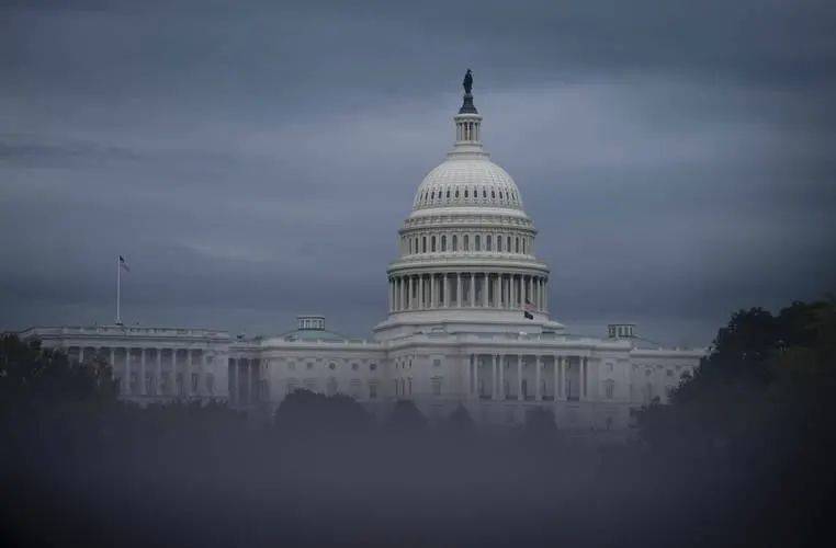 皇冠信用網代理_特朗普真急了皇冠信用網代理，下令停止所有对华卡脖子措施，给中国独一份待遇，只为让中国答应一件事？